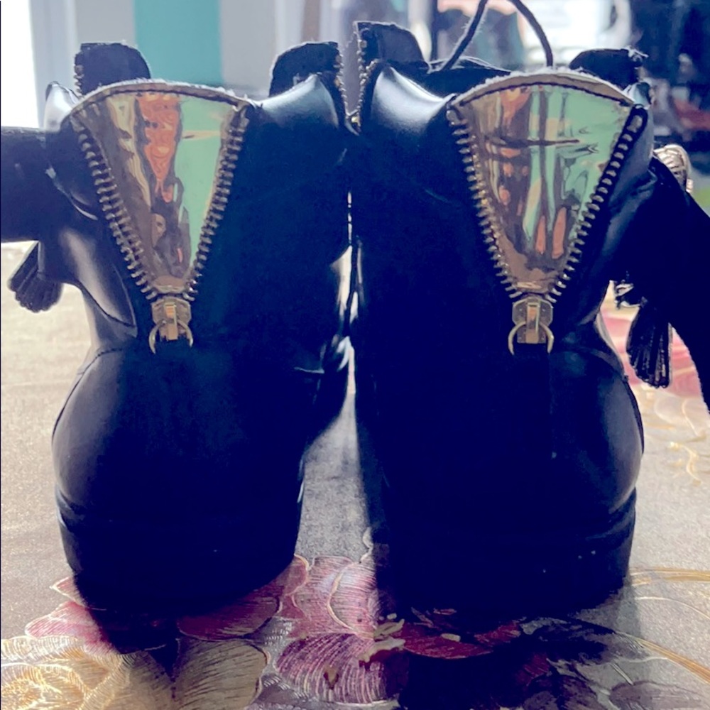 Shoes - Picture 2 of 6